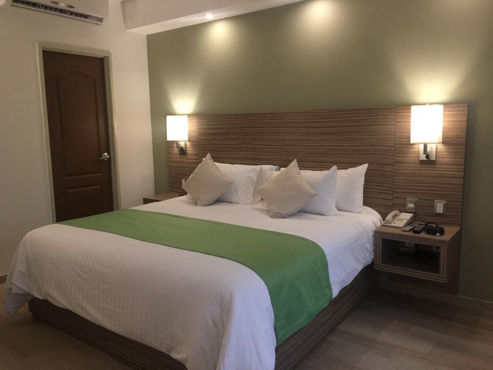 Wyndham Garden Monterrey Valle Real Kültér fotó