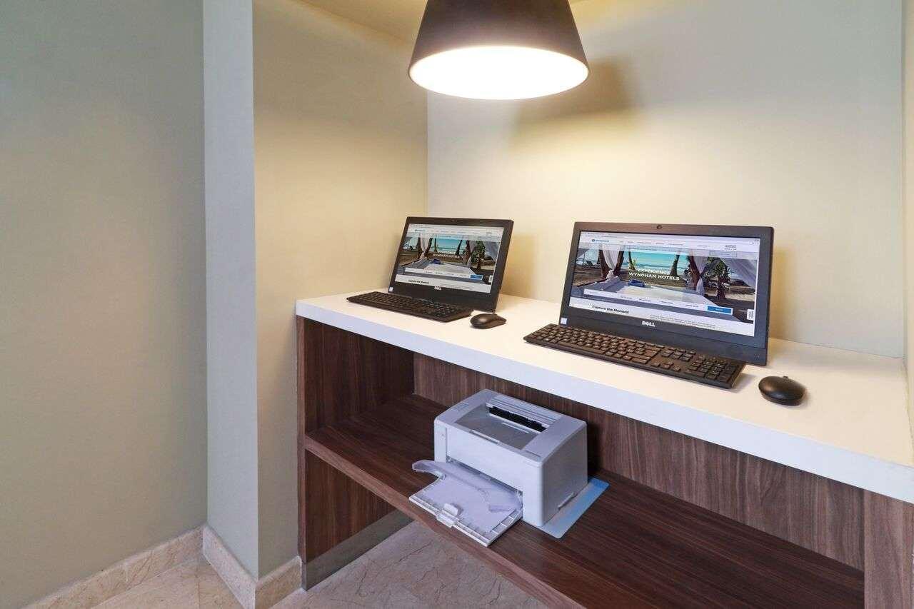 Wyndham Garden Monterrey Valle Real Kültér fotó