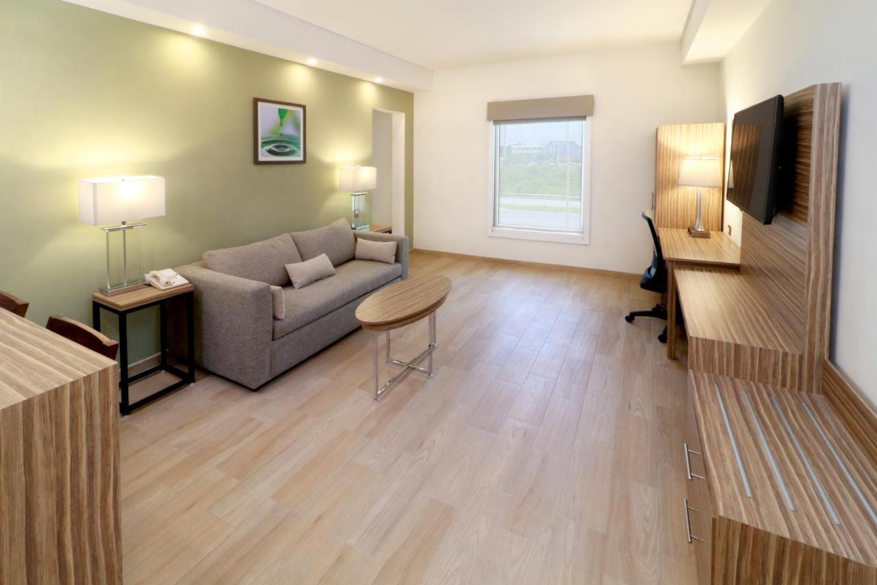 Wyndham Garden Monterrey Valle Real Kültér fotó