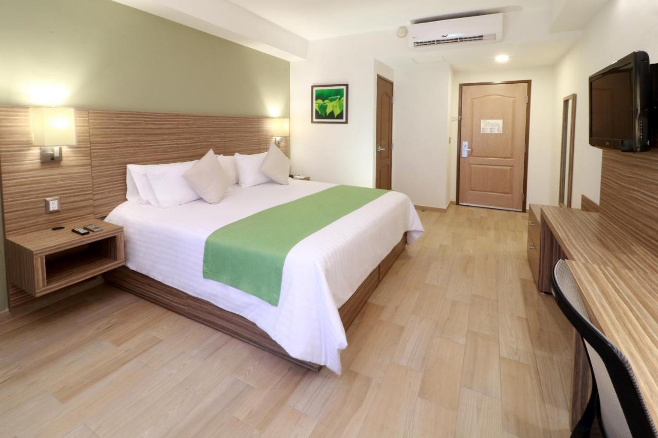 Wyndham Garden Monterrey Valle Real Kültér fotó