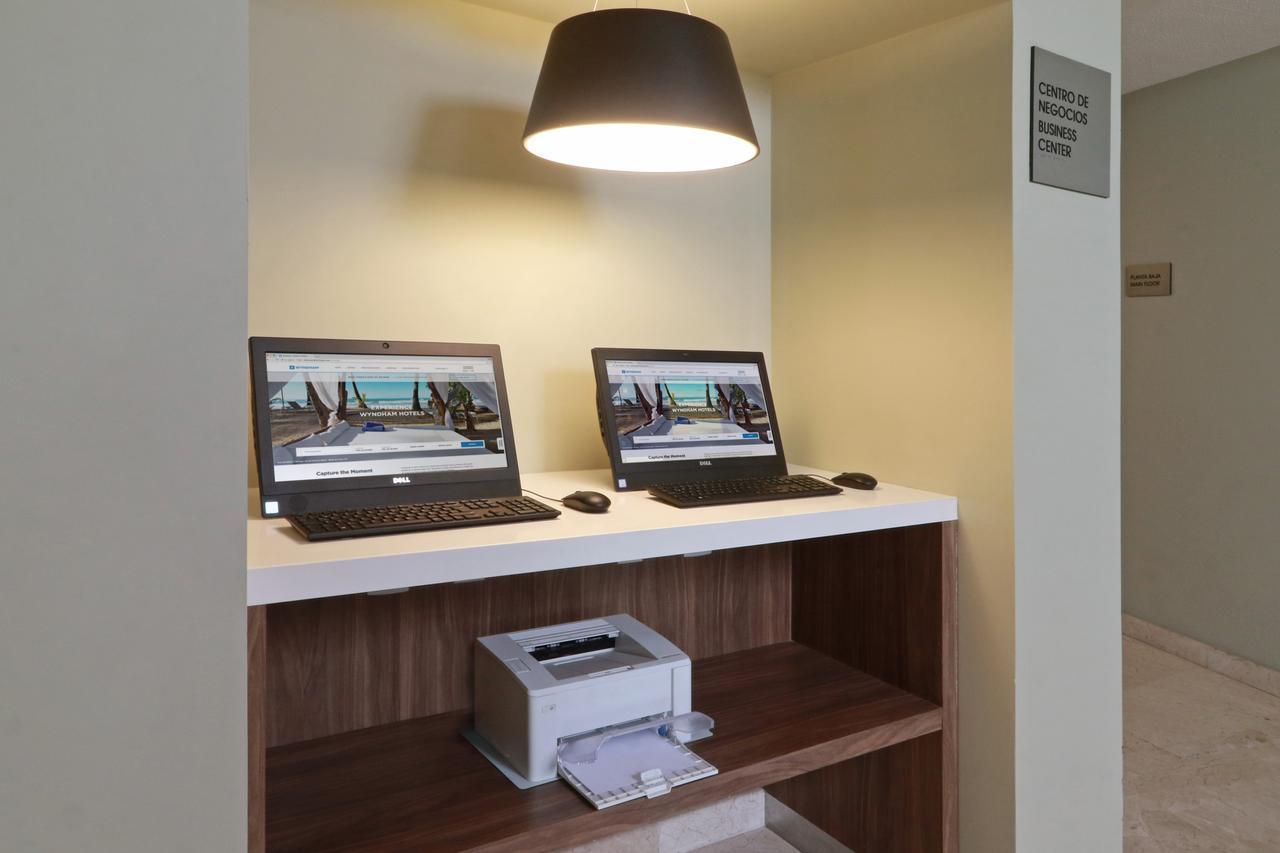 Wyndham Garden Monterrey Valle Real Kültér fotó