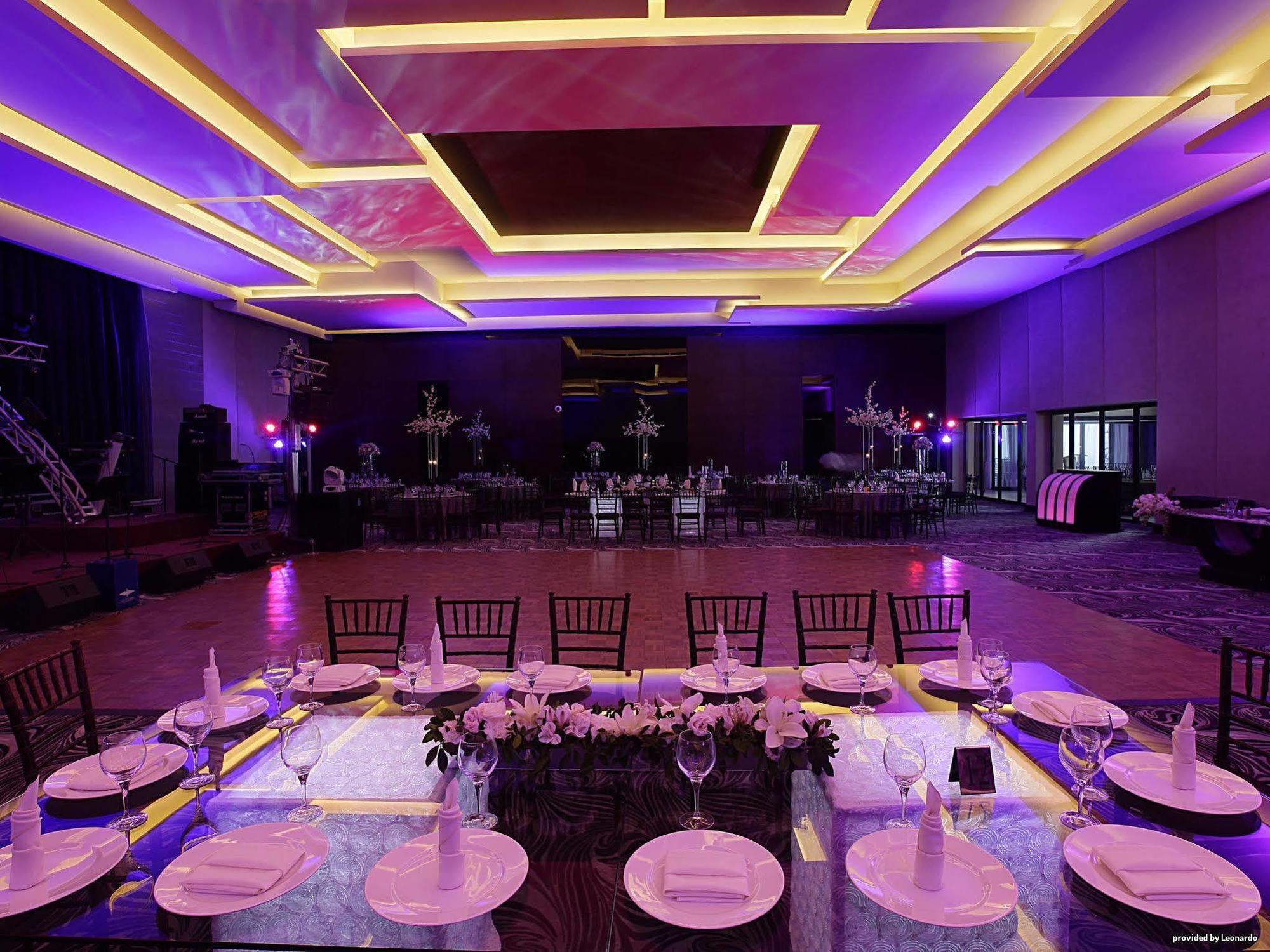 Wyndham Garden Monterrey Valle Real Kültér fotó