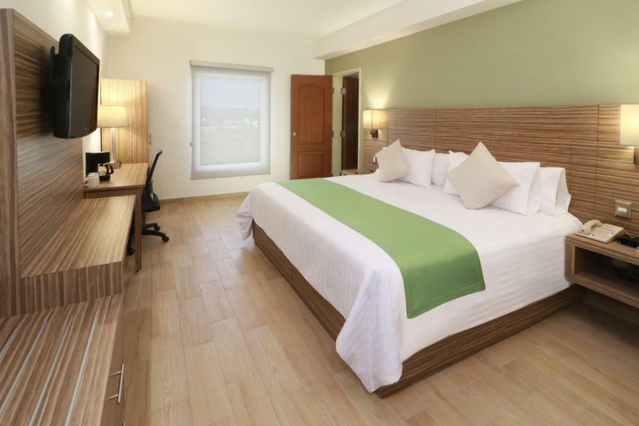 Wyndham Garden Monterrey Valle Real Kültér fotó